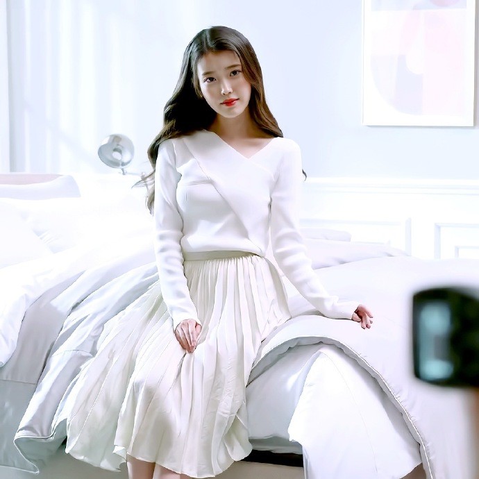 iu一袭白裙真的是美到无法呼吸,太美了,绝世美人