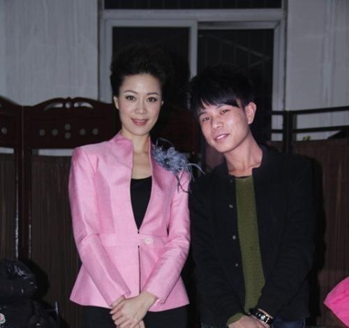 46岁央视主持李文静明确说不喜欢孩子和老公坚持丁克一族