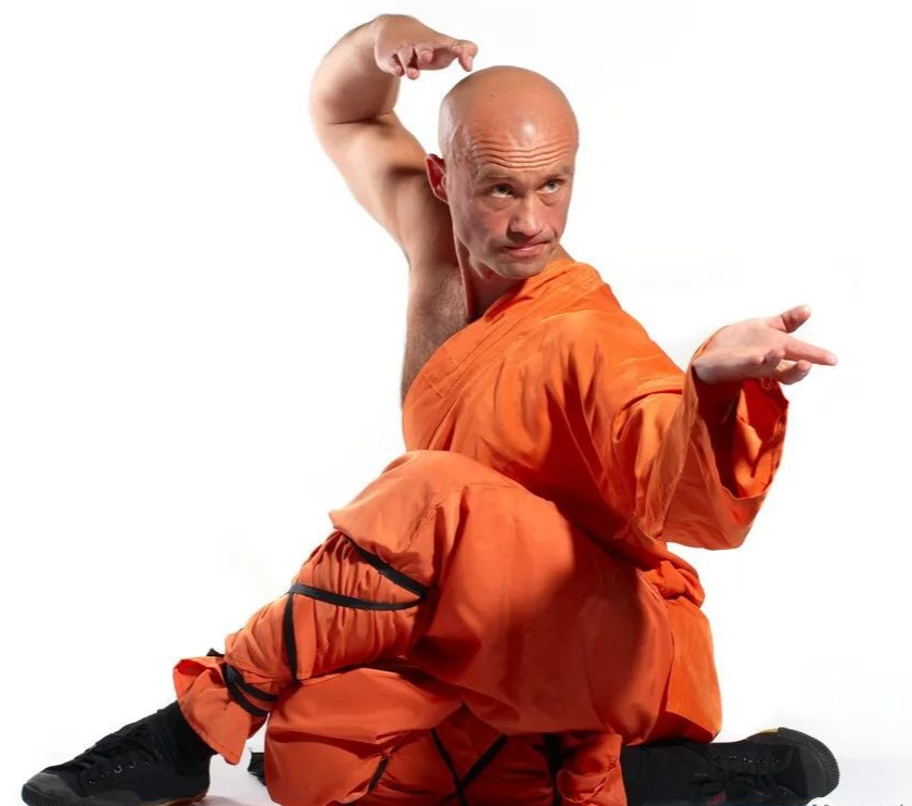 传统武术和现代搏击,西方技击的不同也是两种文化区别的具体体现.