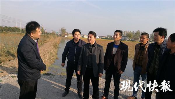 卢攀峰今年 45 岁,回顾 8 年历程,他告诉现代快报