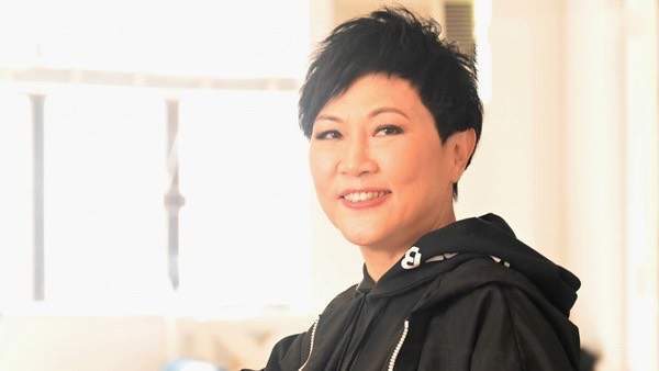 65岁香港著名女歌手陈洁灵罕见受访丧偶11年努力完成丈夫遗愿