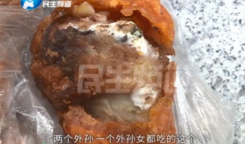 孩子|超市买炸鸡腿，吃完三个孩子进医院？现场剥开鸡腿发现惊人一幕！