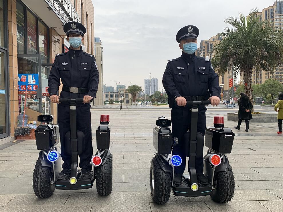 巡逻防控不走"寻常路" 警用平衡车上岗啦!