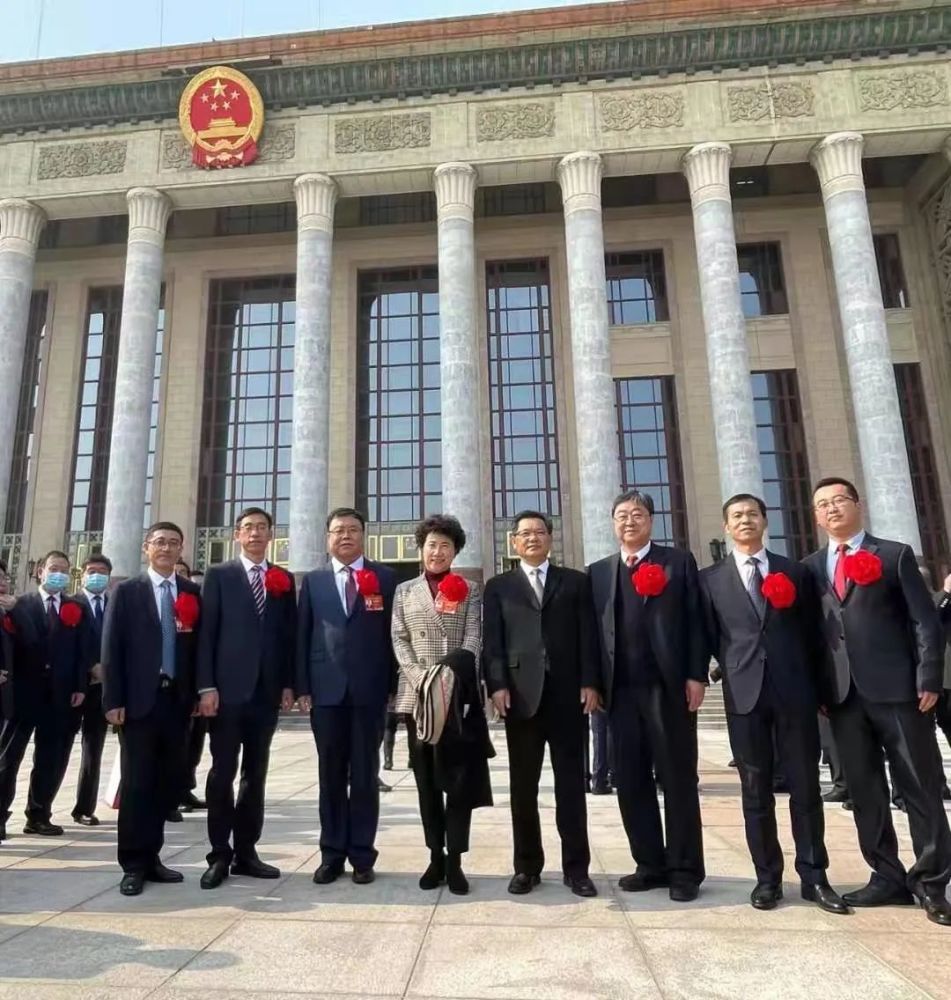会宁1人1集体在人民大会堂领奖_腾讯新闻
