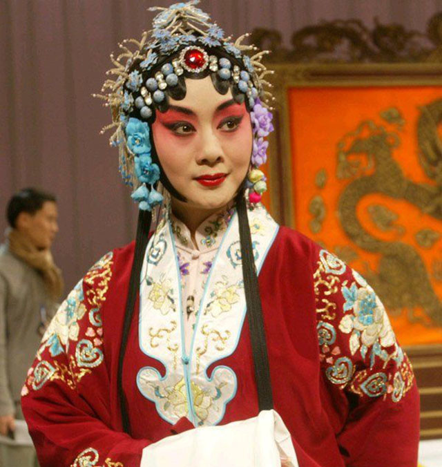 "京剧第一美人"李胜素,忘不了家乡的农民父母