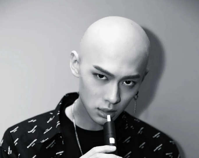 15级中戏同班,刘昊然票房实绩破百亿,他靠《青你3》博关注