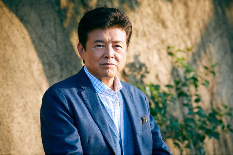 夫妻二人的长子三浦佑太郎,是日本知名摇滚乐队peakysalt成员之一.