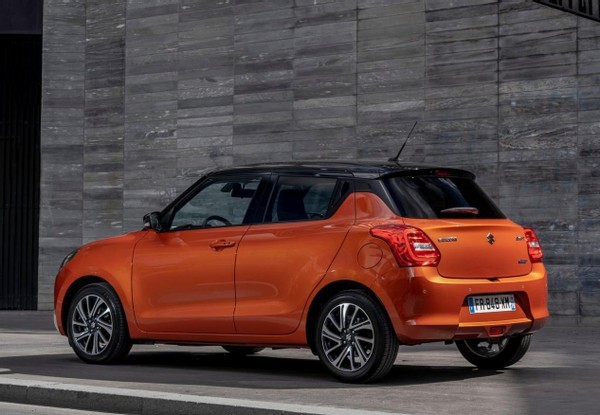 至于内饰方面,2021款铃木swift主要以黑色为基调,并没有太多出色亮眼