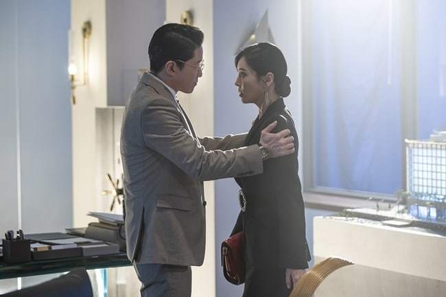 金素妍和严基俊在顶楼2剧中面临不可避免的对立