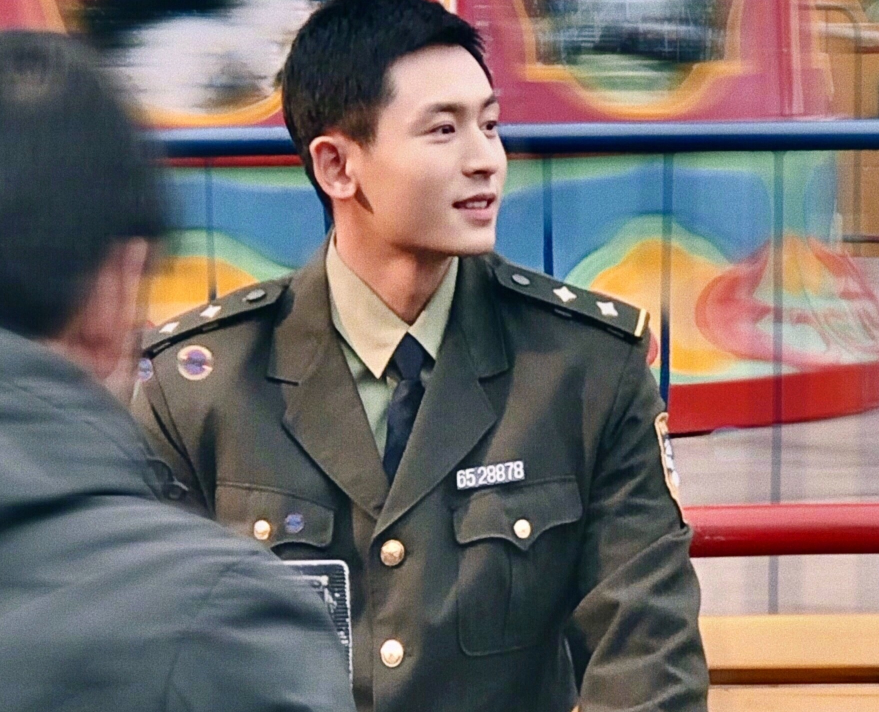 《中国维和警察》两部作品,说不定会大火一把哦,而且张哲翰穿上军装