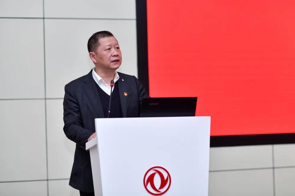 总经理,党委副书记实至名归,可在东风商用车担任高管长达11年的杨青