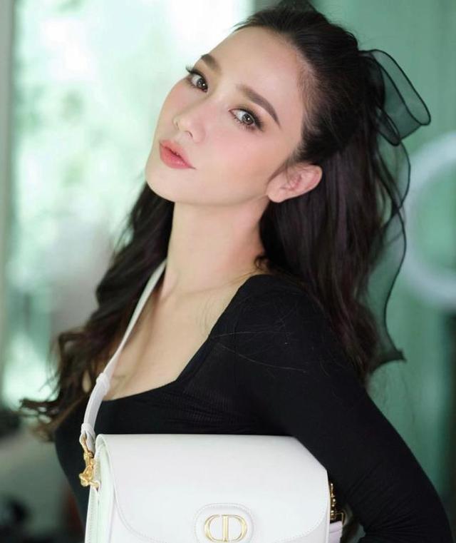 泰国性感女王被称为不老女神42岁把同龄人熬成妈