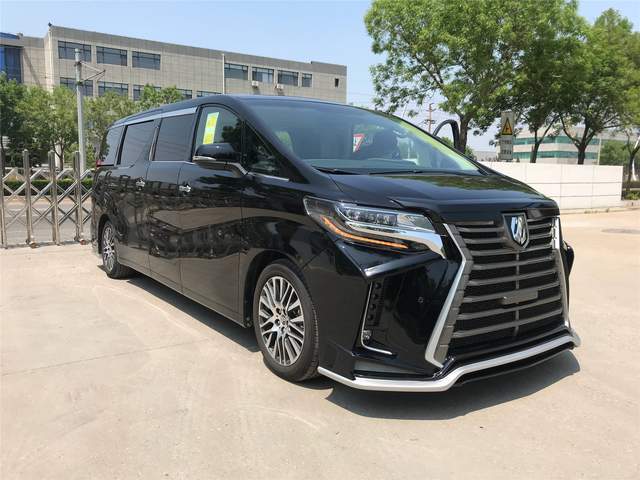 丰田埃尔法加长版实车车长近6米22座椅布局v6动力