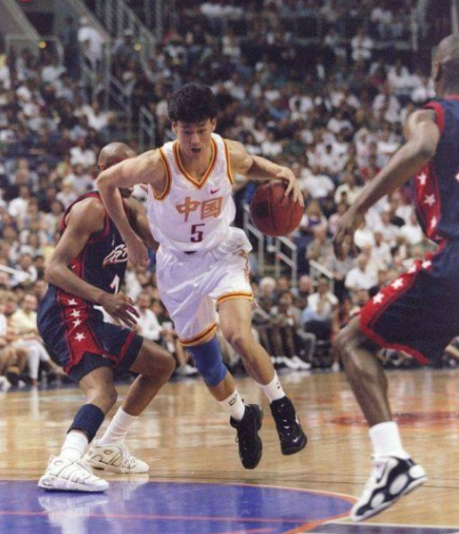 翩翩剑客白衣如雪论飘逸中国篮坛首推绝境之王郑武