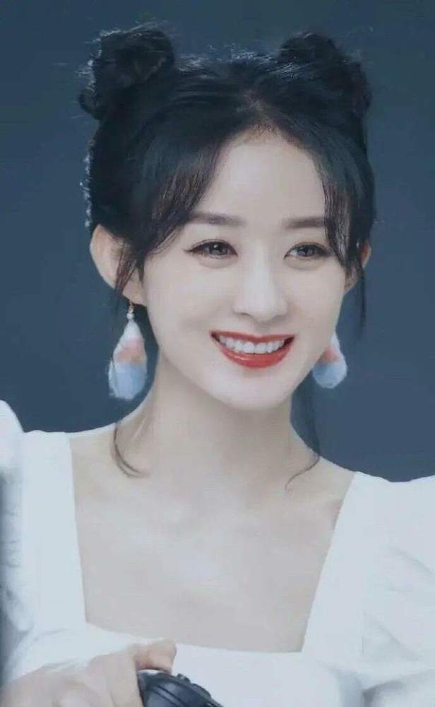 34岁赵丽颖扎哪吒头扮嫩85后女星适合少女感人设吗