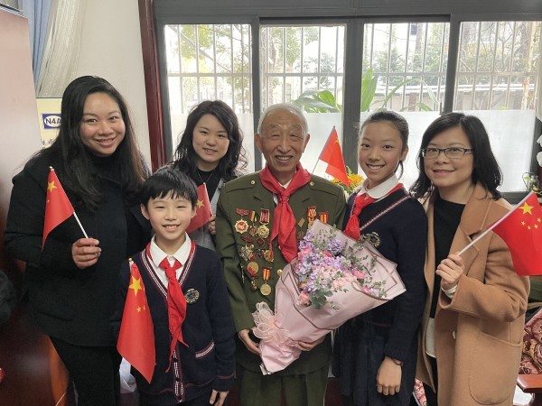 的代表——上海市新四军"沙家浜"部队历史研究会会长91岁的刘石安爷爷