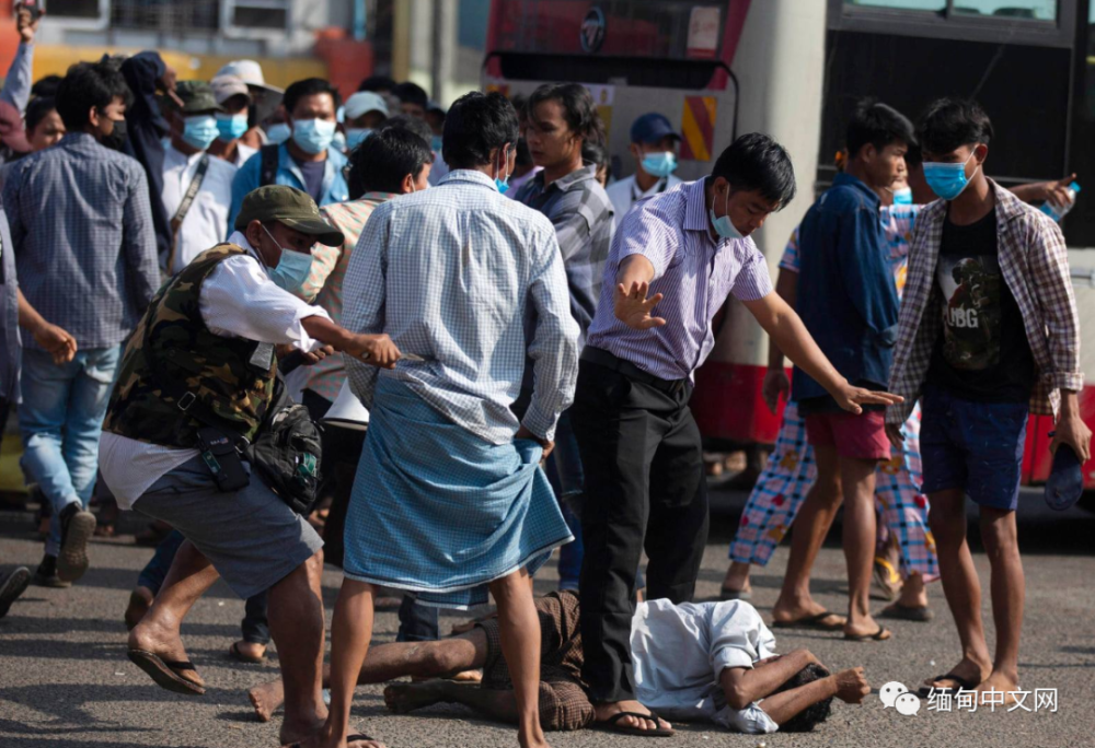 缅甸曼德勒开枪事件又有1人死亡军方支持者上街游行与反军事独裁者