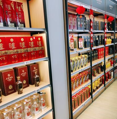 女老板回乡开京东便利名酒荟,小吧台,数字化来助力