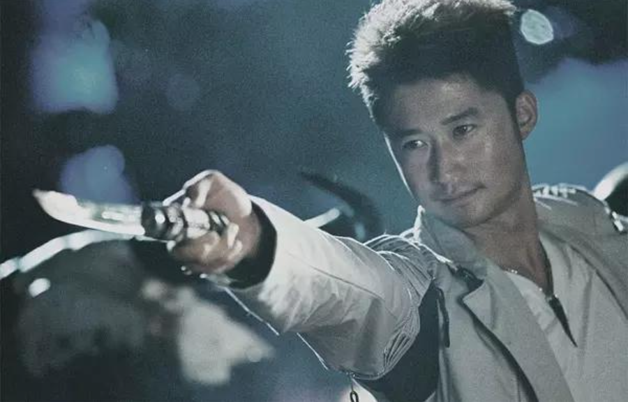 吴京为何不再提《战狼3》?李连杰6字警告:"夹起尾巴做人"!_腾讯新闻