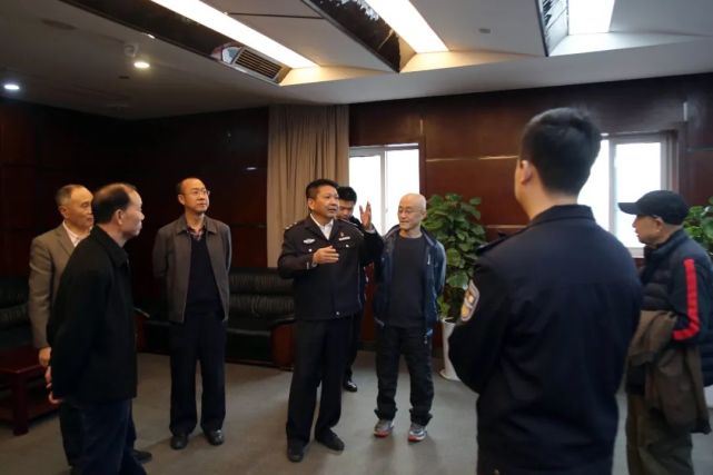 成华公安邀请退休老干部回警营叙旧情谋发展|成华|赵凯雄
