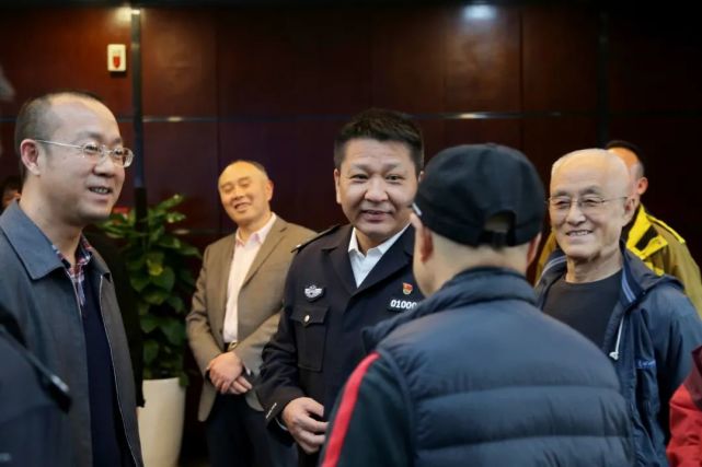 成华公安邀请退休老干部回警营叙旧情谋发展|成华|赵凯雄