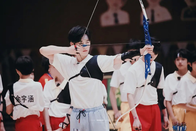 安利时代少年团张真源十七岁的翩翩少年