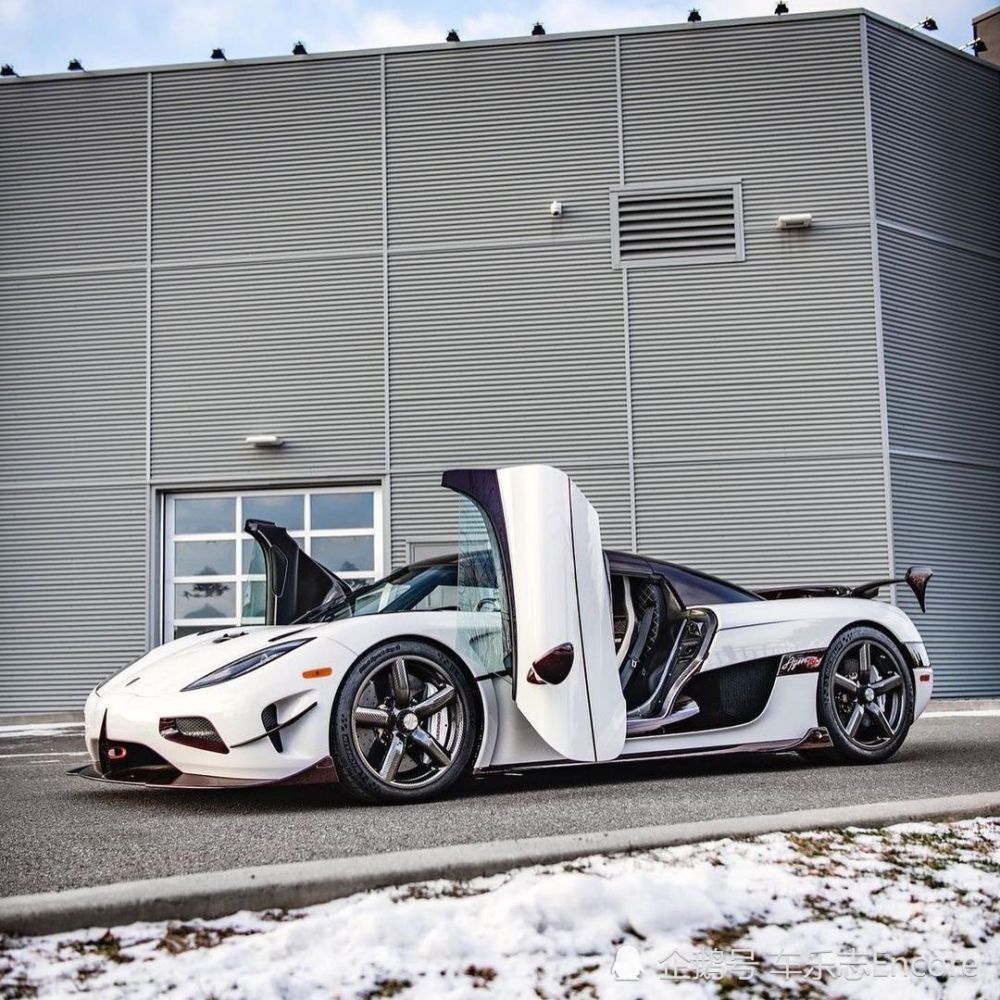 实拍科尼赛格agerars张开翅膀的魅力