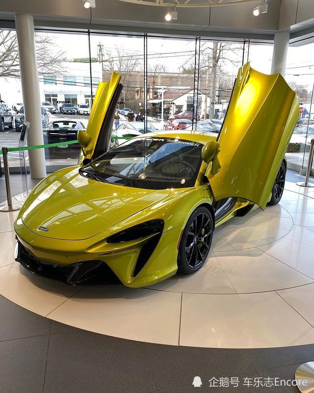 实拍全新670马力的迈凯伦mclaren artura:荧光绿之美_腾讯新闻