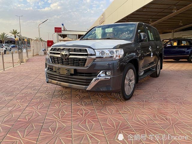 实拍2021款丰田陆地巡洋舰:5.7升8缸大排量产物