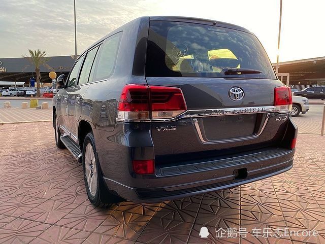 实拍2021款丰田陆地巡洋舰:5.7升8缸大排量产物