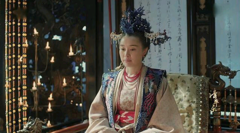 同时,晋封刘修仪刘娥为德妃,而其另发一道旨到刘娥宫中,封刘娥生产之