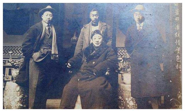 "津门教父"袁文会但是,原本有些郁闷的李金鳌却
