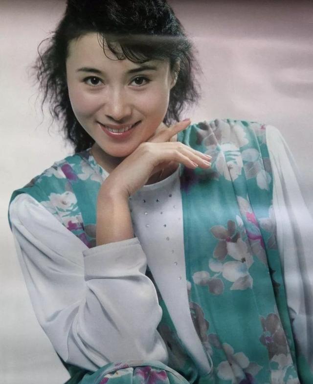 "牧羊女"丁岚:当红移民新加坡,落魄后回国"捞金",今成富婆