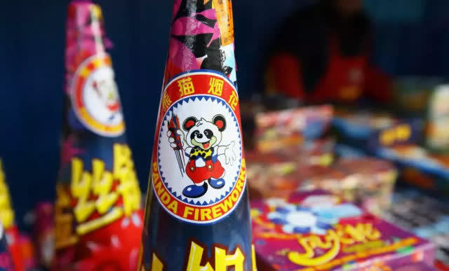 市场,是中国唯一一家烟花上市公司,后来经过并购重组,改名为熊猫烟花