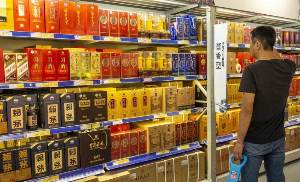 6天跌去5665亿 贵州茅台再遭举报与习酒不