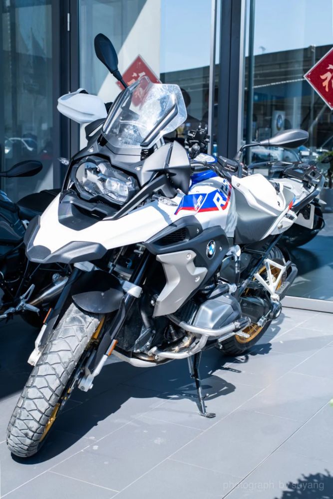 现在卖车都这么拼吗?西安的宝马4s店饭好吃还能遛娃!