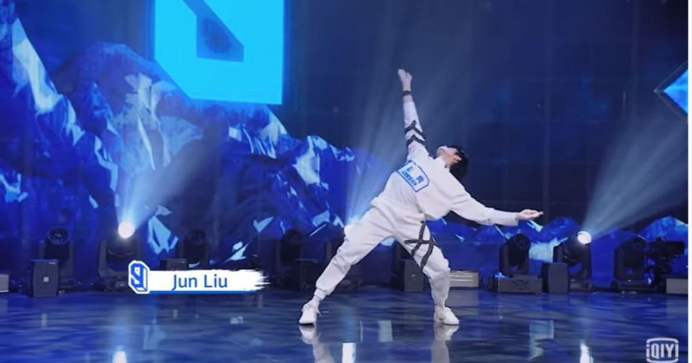 青3刘隽舞蹈表演惹哭众人lisa直呼完美