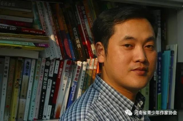 文/梦情自从拜读摩罗,谢有顺,王开岭等新青年作家的文字后,我才对自己