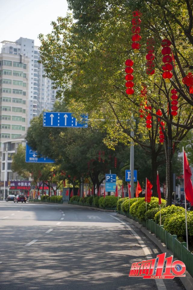 "庆元宵,闹花灯"快跟随小新一起依旧充满了浓浓的节日氛围福州街头的