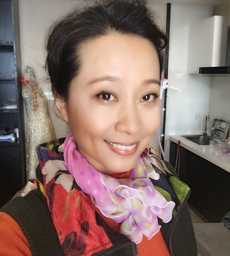 黑妹的本名叫做戚慧,因为小的时候皮肤比较黑,所以大家都叫她"黑妹".