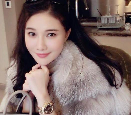 这个网红不简单从家庭贫困到资产过亿韦雪经历了什么