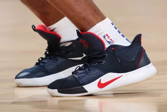 nba球员上脚kobe9全明星配色范乔丹的闪击7很帅