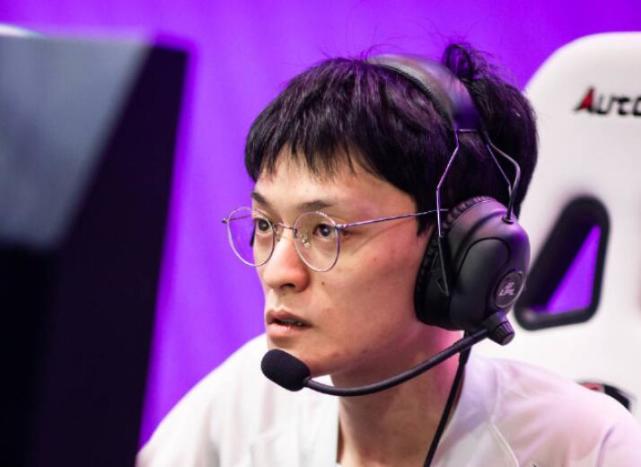 fofo在场上抽烟被举报,为不引起节奏,官方发布处罚公告