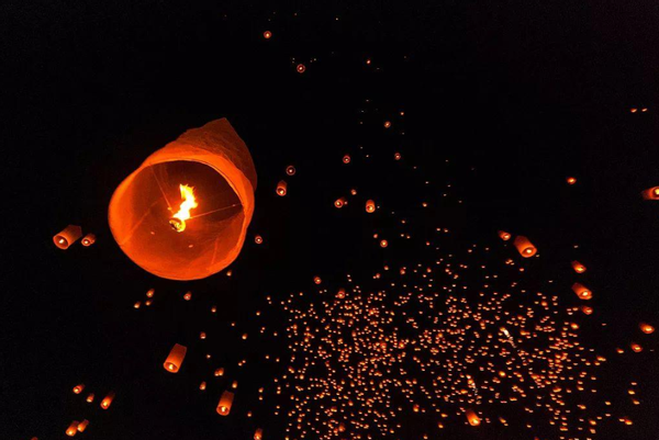 当天也是天官紫微大帝诞辰,下凡赐福之日,所以也要供奉天官祈盼福运