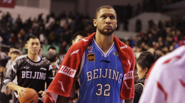 前北京队大外援莫里斯昨天被肯塔基州列星顿市法庭以11项罪名指控起诉