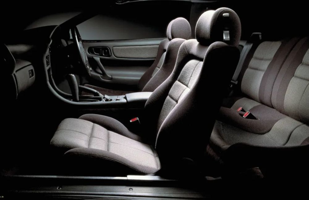 (图:内饰细节)在内饰方面三菱3000gt/gto的定位为豪华车,整体设计在