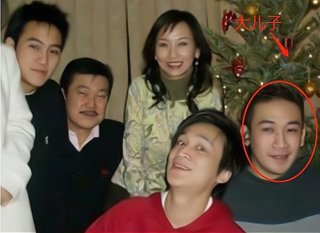 "同一妈不同爸",赵雅芝的三个儿子,颜值差别一看就知道!