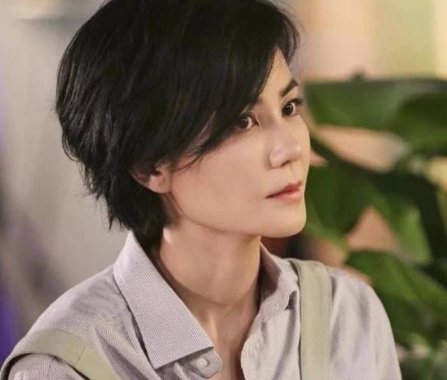 52岁王菲气质依旧,身材样貌不输当年,不愧是女神