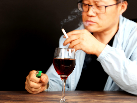 脑梗|40岁男子突发脑梗，医生指出：2种早餐吃一次，相当于喝一桶油