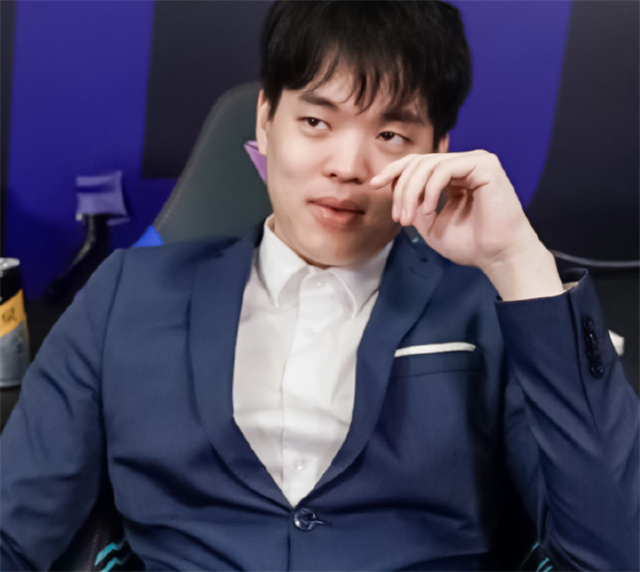 全明星上,叉烧更是拿到了最佳教练的奖项.